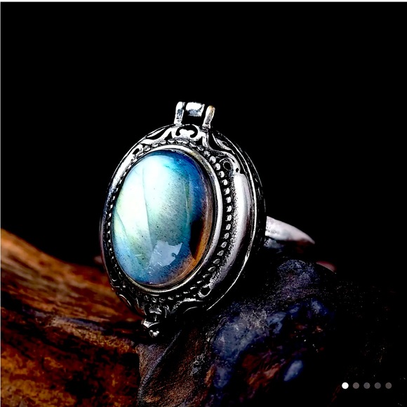 Jewelry - Vintage Style Natural Rock Crystal Copper Ring - No-Plated w/Hinged Locket OS